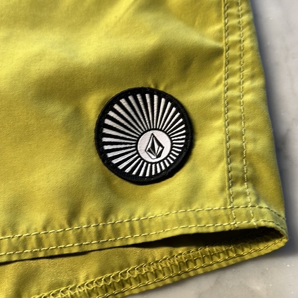 Volcom swim shorts trunks. Citrine green. Mens Medium. - Picture 2 of 10